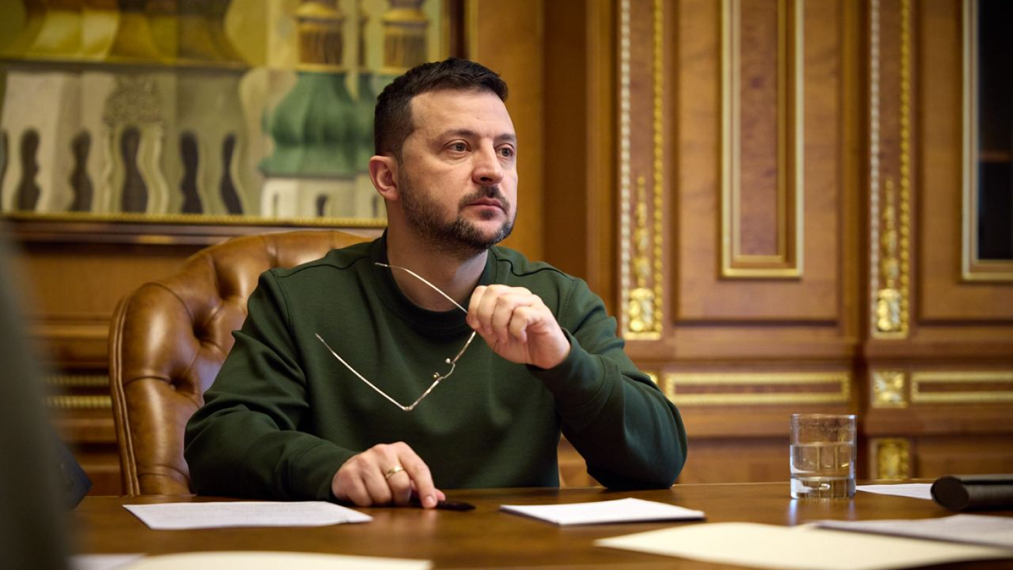 Зеленский поблагодарил защитников и показал впечатляющее видео - 290x160